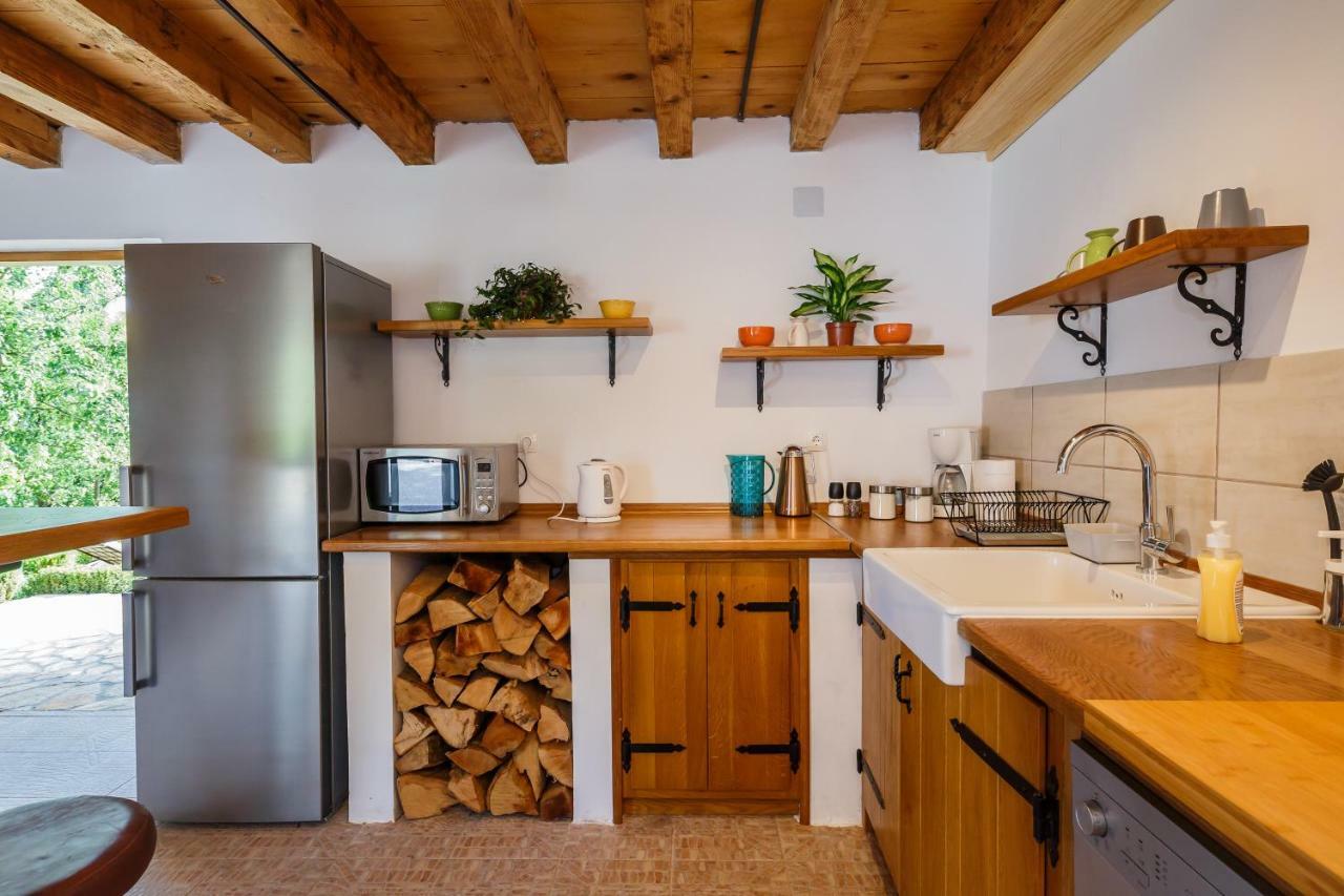 Beautiful Cottage With Heated Pool For 22 Ppl Plaški 外观 照片