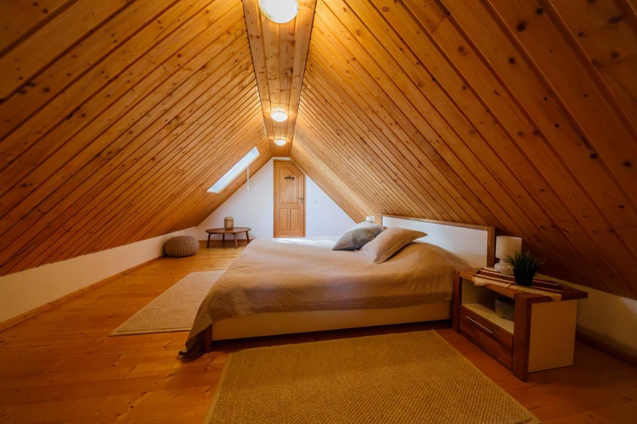 Beautiful Cottage With Heated Pool For 22 Ppl Plaški 外观 照片