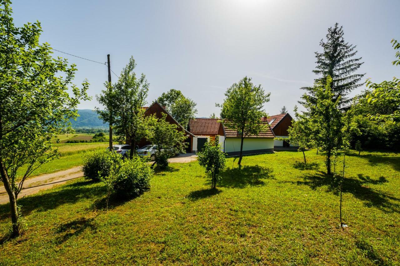 Beautiful Cottage With Heated Pool For 22 Ppl Plaški 外观 照片