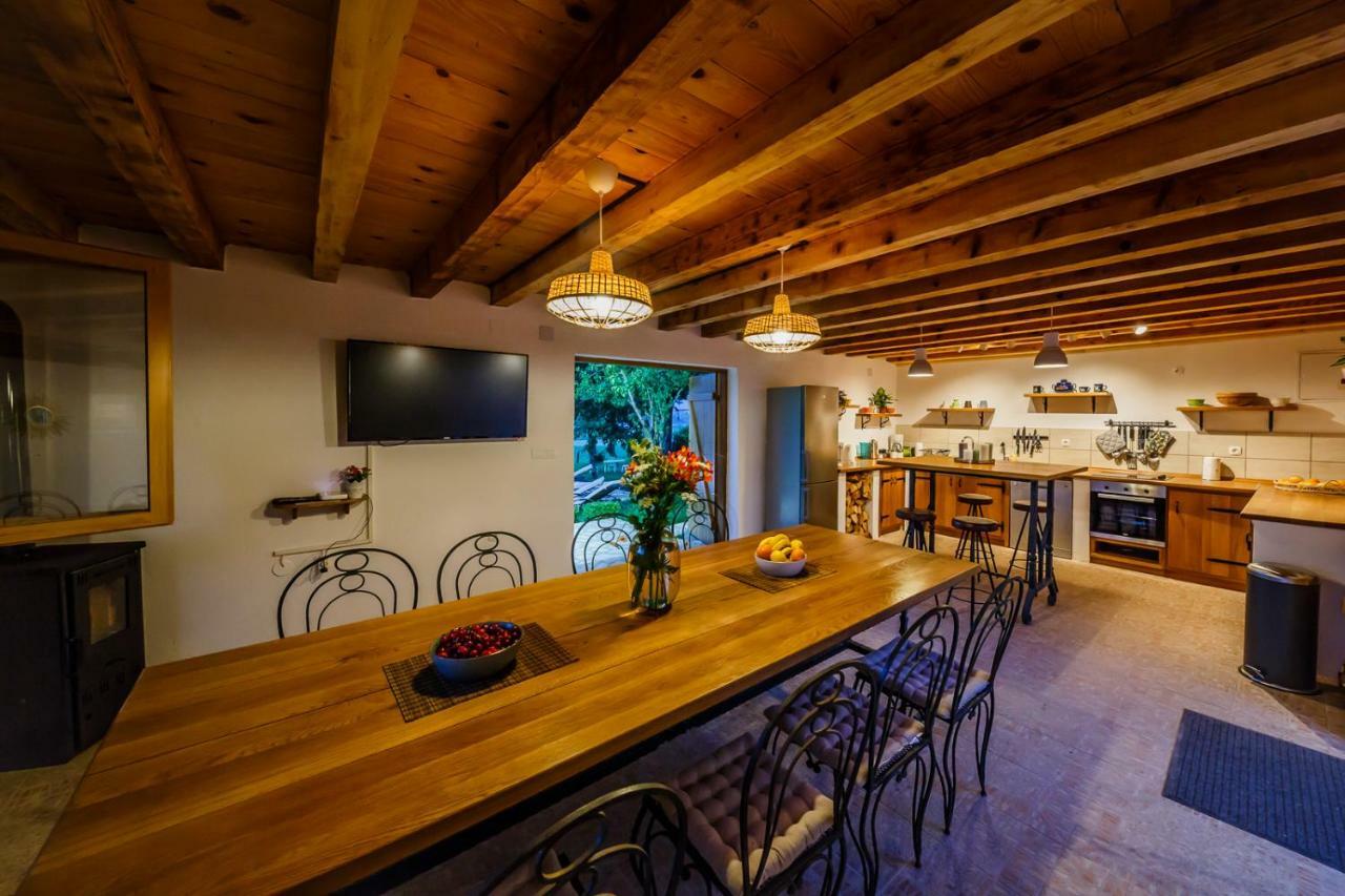 Beautiful Cottage With Heated Pool For 22 Ppl Plaški 外观 照片