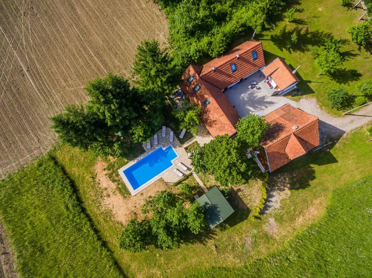 Beautiful Cottage With Heated Pool For 22 Ppl Plaški 外观 照片