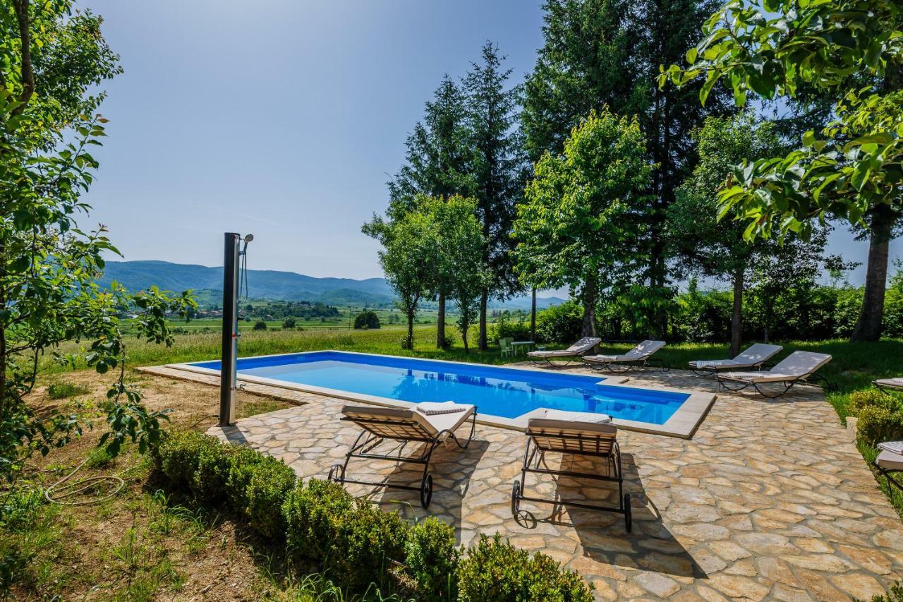 Beautiful Cottage With Heated Pool For 22 Ppl Plaški 外观 照片