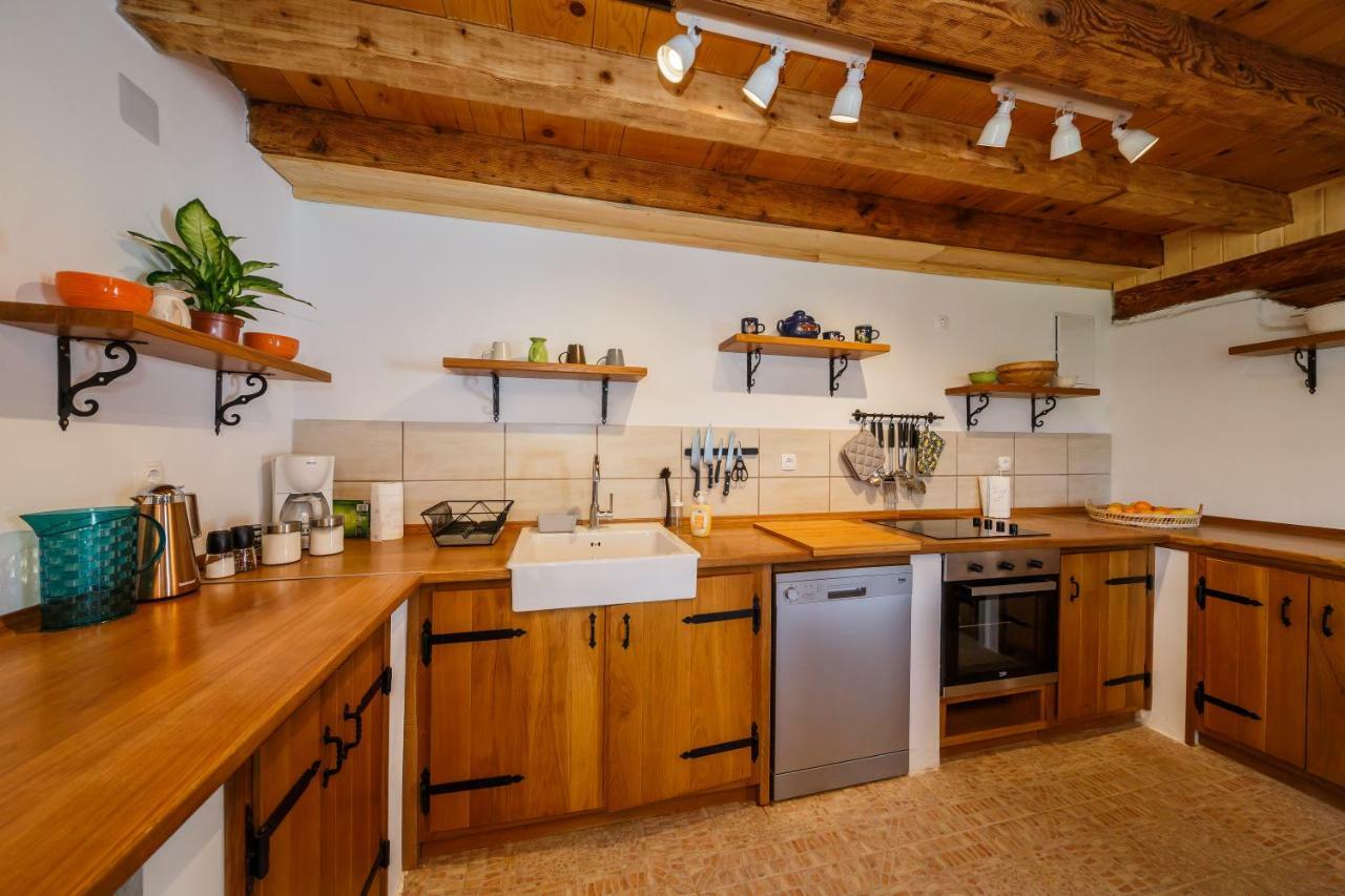 Beautiful Cottage With Heated Pool For 22 Ppl Plaški 外观 照片